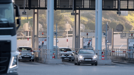 Les prix des péages vont-ils à nouveau augmente l'an prochain ? Le Conseil constitutionnel vient de valider une nouvelle taxe qui vise à financer des mesures écologiques. Les gestionnaires menacent de répercuter cette taxe sur les automobilistes.