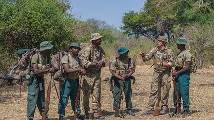 confie avoir souvent eu peur d'être abattu par un contrebandier. «Maintenant, après mon entraînement avec l'armée britannique, je sais comment me protéger du danger, les autres aussi.» (Amos Gumulira / AFP)