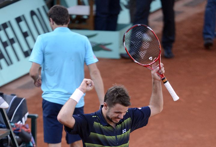 Stanislas Wawrinka savoure sa victoire face à Gilles Simon au troisième tour de Roland-Garros, le 1er juin 2012. (PASCAL GUYOT / AFP)