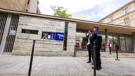 La police surveille le m&eacute;mmorial de la Shoah &agrave; Paris. 25 mai 2014 (AFP/ CITIZENDIDE/MICHEL STOUPAK)