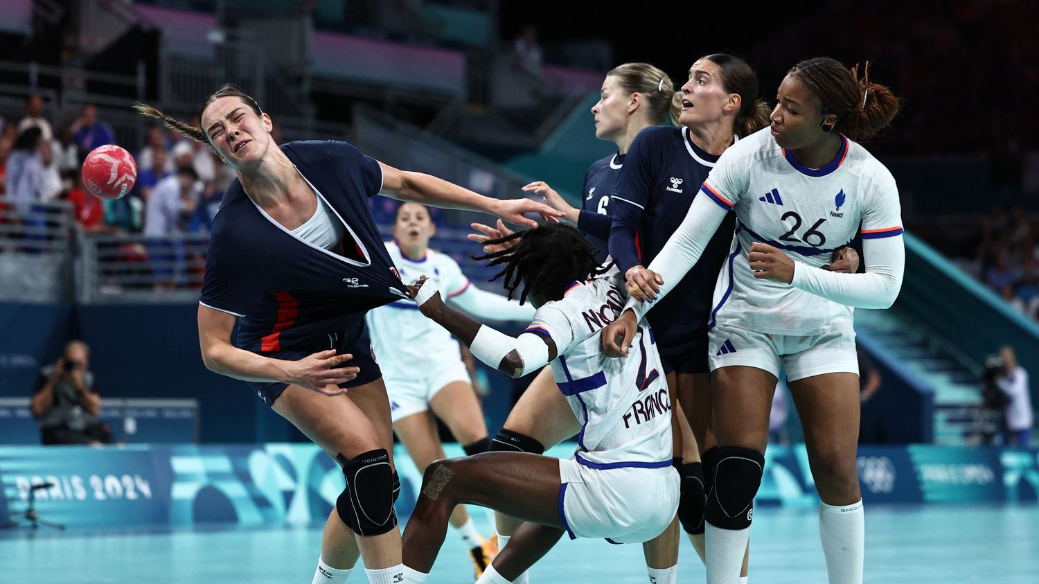 Les Bleues bøyer seg og trøster seg med olympisk sølv… Gjenopplev finalen i de olympiske leker i Paris 2024