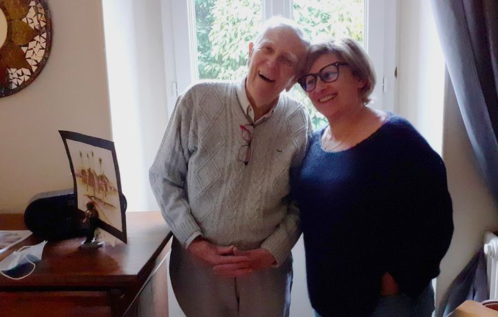 André (98 ans) et Joëlle (63 ans), son accueillante familiale, aux Ormes-sur-Voulzie (Seine-et-Marne). (Valentine Joubin/ RADIO FRANCE)