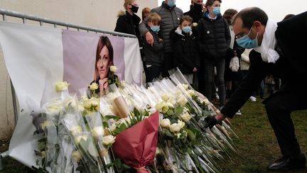 Une marche blanche en mémoire d'Estelle Luce, une DRH assassinée le 26 janvier près de Colmar (Haut-Rhin), à Orschwihr, le 6 février 2021. (SEBASTIEN BOZON / AFP)