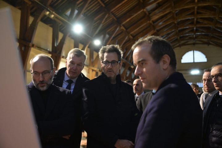 Le ministre des Armées, Sébastien Lecornu, visite le début du chantier du futur siège de la DGSE, en novembre 2024. (DGSE)