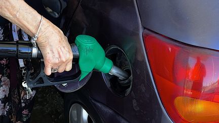 Le 24 septembre 2023, les distributeurs ont été invités par Emmanuel Macron à vendre leur carburant à prix coûtant. (PATRICK LEFEVRE / MAXPPP)