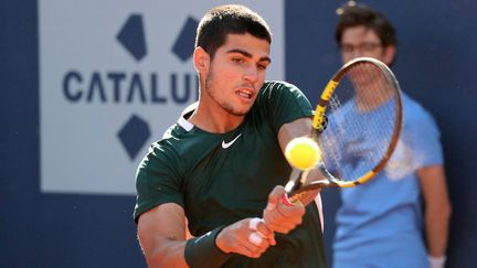 18 ans et dèjà très grand. Carlos Alcaraz enchaîne les matchs exceptionnels ces derniers mois. Sa détermination et son talent poussent forcement à la comparaison avec son idole Rafa Nadal, à suivre...