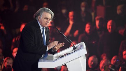 Gilbert Collard assiste à un meeting d'Eric Zemmour à Cannes (Alpes-Maritimes), le 22 janvier 2022. (BERTRAND GUAY / AFP)