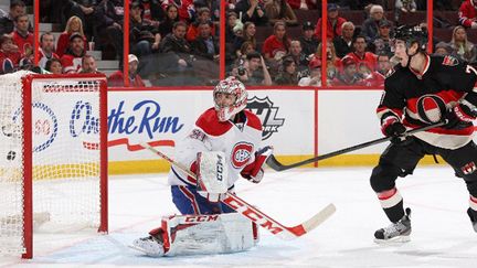 Kyle Turris trompe Carey Price (JANA CHYTILOVA/FREESTYLE PHOTO / GETTY IMAGES NORTH AMERICA)