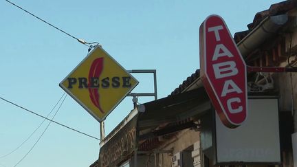 Services : il sera bientôt possible de payer ses factures de gaz, d'eau et de téléphone dans les bureaux de tabac (France 2)