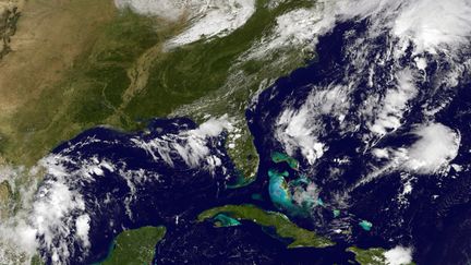 Image satellite de la tempête tropicale qui frappe la Guadeloupe et la Martinique, le 28 septembre 2016. (HO / NOAA-NASA GOES PROJECT / AFP)