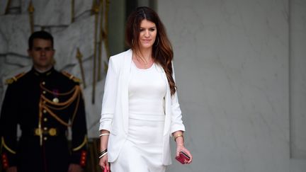 La secrétaire d'Etat chargée de l'Egalité entre les femmes et les hommes, Marlène Schiappa, quitte l'Elysée, le 19 juillet 2017. (MARTIN BUREAU / AFP)