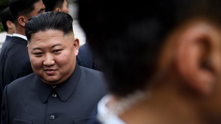 Kim Jong-un s'apprête à rencontrer Donald Trump dans la zone démilitarisée entre les deux Corées, le 30 juin 2019 à Panmunjom (Corée du Sud). (BRENDAN SMIALOWSKI / AFP)