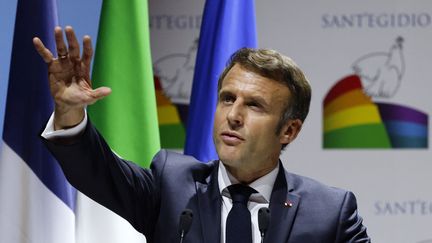 Le président français Emmanuel Macron lors de l'ouverture du sommet pour la paix à Rome, le 23 octobre 2023. (LUDOVIC MARIN / AFP)