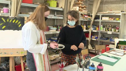 Un atelier d'art thérapie pour aider les étudiants en difficulté (France 3)