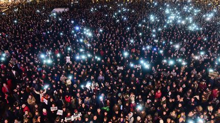 Place du Capitole &agrave; Toulouse, une foule dense. (ERIC CABANIS / AFP)