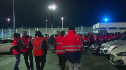 La grève surprise des salariés de la société gestionnaire du tunnel sous la Manche a surpris tout le monde, jeudi 21 décembre. Quels sont leurs revendications ? (France 2)