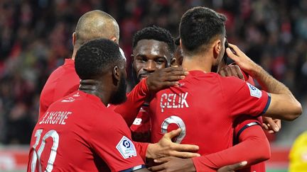 Jonathan David a ouvert le score pour les Lillois face à l'OM, le 3 octobre 2021, au Stade Pierre-Mauroy.&nbsp; (DENIS CHARLET / AFP)