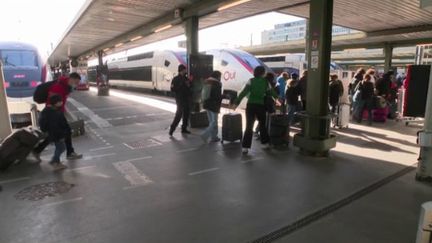 Vacances de la Toussaint : le boom des réservations à la SNCF (FRANCE 3)