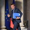 Emmanuel Macron sur le perron du palais de l'Elysée, à Paris, le 22 août 2016. (JULIEN MATTIA / NURPHOTO / AFP)