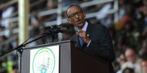 Paul Kagame, le président rwandais, prononce un discours au stade Amahoro de Kigali lors des commémorations du génocide en avril 2014. (SIMON MAINA / AFP)