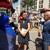 Najat Vallaud-Belkacem, le 2 juin 2017, en campagne sur un marché de Villeurbanne (Rhône). (ILAN CARO / FRANCEINFO)