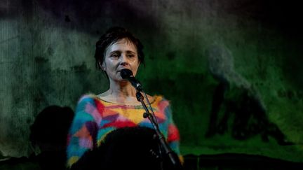 Anouk Grinberg dans "La fin de l'homme rouge" au théâtre des bouffes du nord (NICOLAS MARTIMEZ)