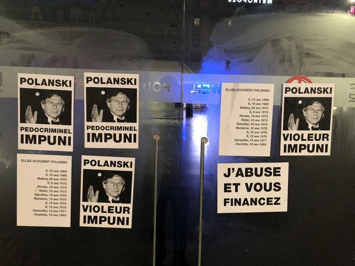 Affiches sur un cinéma de Bruxelles dénonçant Roman Polanski, à l'occasion de la sortie de son film "J'accuse" en novembre 2019. (NILS QUINTELIER / BELGA MAG)