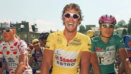 Mario Cipollini hilare à côté de Laurent Brochard et Erik Zabel (PATRICK KOVARIK / AFP)