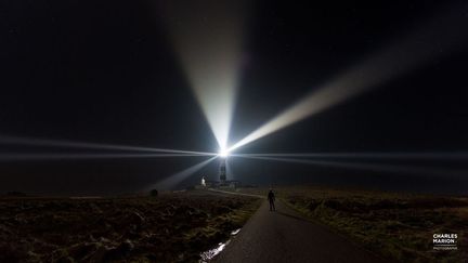 Le phare du Créac'h de nuit par Charles Marion (Charles Marion)