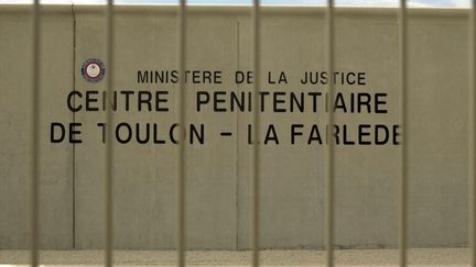 The surrounding wall of the La Farlède penitentiary center, near Toulon, in the Var. (ERIC ESTRADE / AFP)