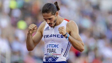 Gabriel Tual célèbre sa qualification en finale du 800 m, aux championnats du monde à Eugene, le 21 juillet 2022.&nbsp; (ROBIN VAN LONKHUIJSEN / ANP MAG)