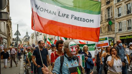 Une manifestation de soutien aux femmes iraniennes le 16 septembre 2023 en France, jour du premier anniversaire de la mort de Mahsa Amini (photo d'illustration). (DIMITAR DILKOFF / AFP)