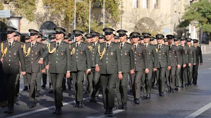 Un défilé militaire à Bakou, en Azerbaïdjan, le 8 novembre 2023. (RESUL REHIMOV / ANADOLU / AFP)