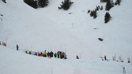 &nbsp; (Intervention de secours après une avalanche © RF/ Catherine Grain)