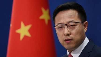 Le porte-parole de la diplomatie chinoise,&nbsp;Zhao Lijian, lors d'une conférence de presse à Pékin, le 8 avril 2020. (GREG BAKER / AFP)