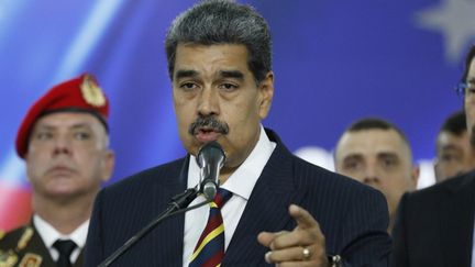 Le président vénézuélien, Nicolas Maduro, s'adresse à la presse à Caracas (Venezuela), le 9 août 2024. (PEDRO RANCES MATTEY / AFP)