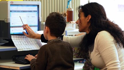 Ce n'est pas le sexe qui d&eacute;termine le choix des activit&eacute;s culturelles chez les jeunes, mais bien l'&acirc;ge, selon une &eacute;tude de l'Ipsos, jeudi 24 janvier. (PIERRE ANDRIEU / AFP)