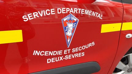 Les pompiers des Deux-Sèvres sont intervenus, vendredi 8 juillet, pour éteindre l'incendie d'un imeuble d'habitation à Bressuire (NOÉMIE GUILLOTIN / FRANCE-BLEU POITOU)