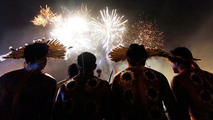 les feux d’artifices clôturent la cérémonie d’ouverture. (  REUTERS / Paulo Whitaker)