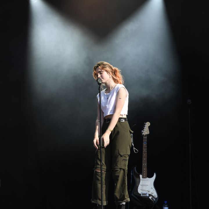 &nbsp;La chanteuse américaine Clairo sur la scène des 4 Vents à Rock en Seine, le 25 août 2019.&nbsp; (Nathalie Guyon)