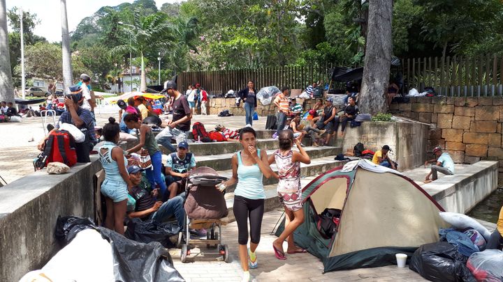 Le camp improvisé par des migrants vénézuéliens à&nbsp;Bucaramanga, en Colombie. (BENJAMIN ILLY / RADIO FRANCE)