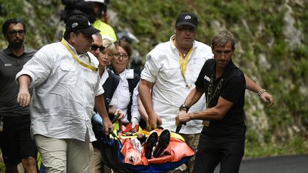 Richie Porte évacué (PHILIPPE LOPEZ / AFP)