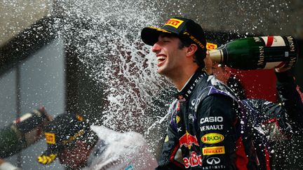 Daniel Ricciardo (Red Bull-Renault) aspergé de champagne après sa première victoire en F1 à Montréal (TOM PENNINGTON / GETTY IMAGES NORTH AMERICA)