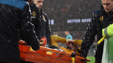 Pedro Neto, joueur de Wolverhampton Wanderers et international portugais, sort sur blessure le 28 octobre 2023. (ADRIAN DENNIS / AFP)