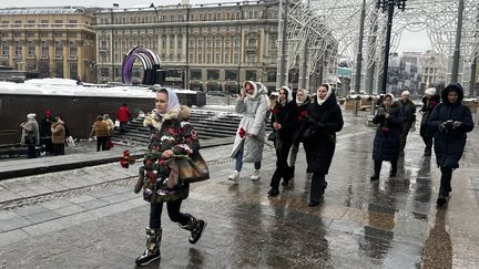 Wives of soldiers mobilized in Ukraine will lay flowers on the tomb of the unknown soldier, in the Kremlin, on January 27, 2024. (SYLVAIN TRONCHET / INTERNATIONAL INFORMATION / AFP)