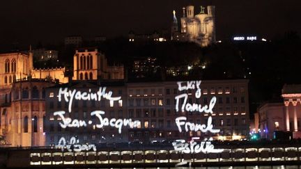 Les prénoms des victimes du 13 novembre sur les façades lyonnaises
 (CITIZENSIDE/LAURE ROUSVILLE / )