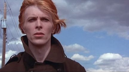 David Bowie dans 'L'homme qui venait d'ailleurs" de Nicolas Roeg.
 (saisie écran bande annonce)