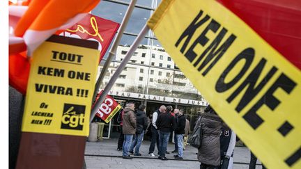 &nbsp; (Manifestation des salaries de Kem One devant le palais de justice de Lyon le 18 décembre 2013© MaxPPP)