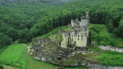 Patrimoine : à la découverte du château historique de Commarque, dans le Périgord (FRANCE 2)