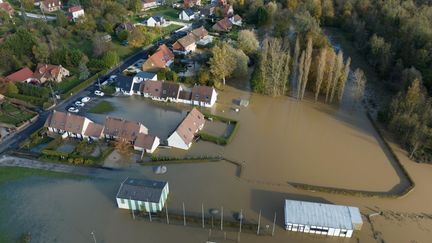 La ville de Setques (Pas-de-Calais) complètement inondée, le 11 novembre 2023. (ANTHONY BRZESKI / AFPTV)